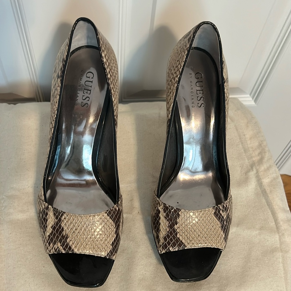Nice formal shoes. Excellent condition.